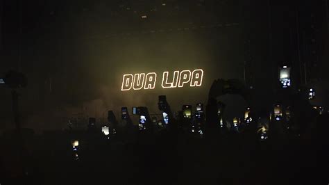 dua lipa desnudo|Dua Lipa en Buenos Aires: un show sexy, al desnudo y con.